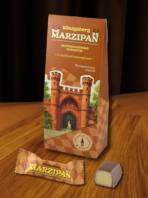 Марципан в молочном шоколаде с соленой карамелью, 135 гр