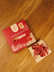 Марципановая плитка в белом шоколаде с клюквой, 50 гр