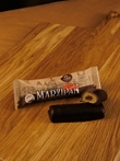 Марципановый батончик в темном шоколаде с соленой карамелью, 50 гр