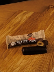 Марципановый батончик в темном шоколаде с соленой карамелью, 50 гр